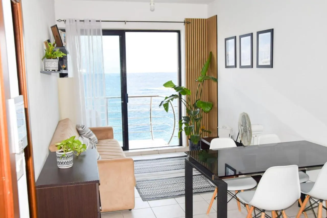 Alloggio in famiglia F8 1 Seaview Room, Living And Bathroom Shared , Stjulians San Giuliano Malta
