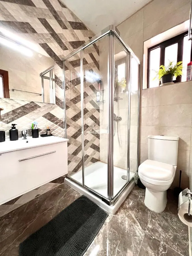 F8 1 Seaview Room, Living And Bathroom Shared , Stjulians San Giuliano Alloggio in famiglia